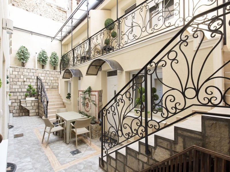 uber-uns-zaune-auspolen2